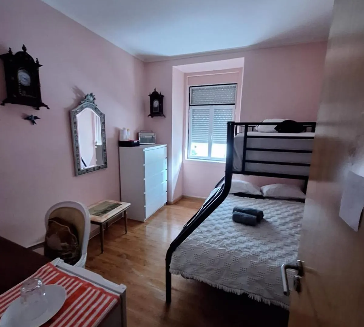 Apartment Quarto Barato Privativo Com Casa De Banho E Areas Comuns Partilhada Com Outros Hospedes Lisbon Portugal